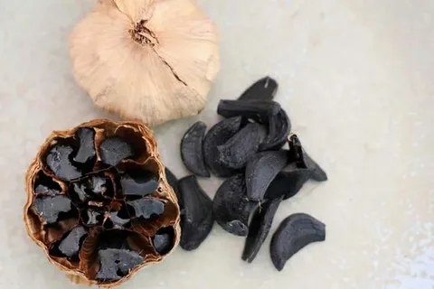 تصویر 1 از سیر سیاه ایران  با طعم ملایم و خاصیت درمانی بالا